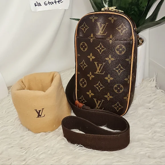 Authentic Louis Vuitton Gange Bumbag Monogram Canvas - Picture 7 of 16